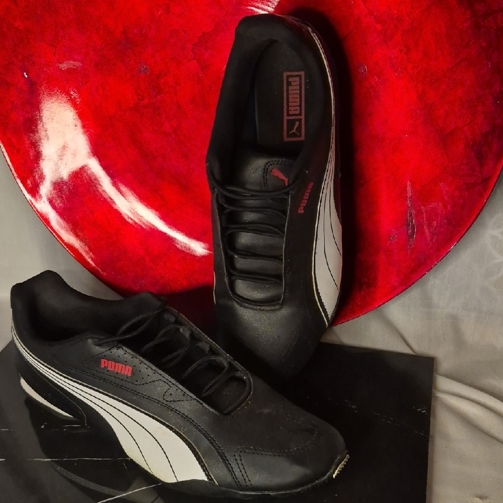MS4- Puma Men's Black and White Sneakers